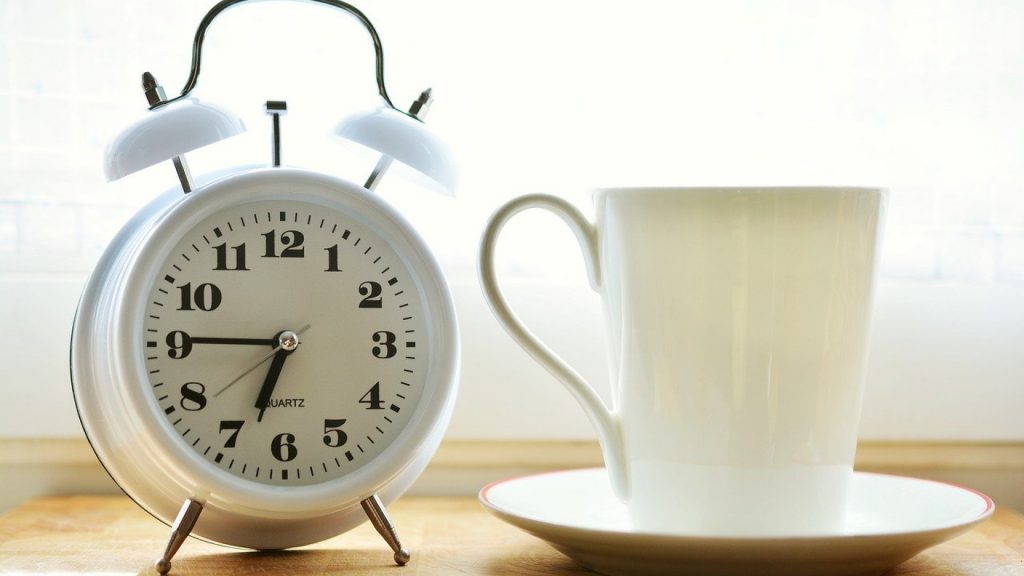 Les critères pour bien choisir un réveil matin intelligent