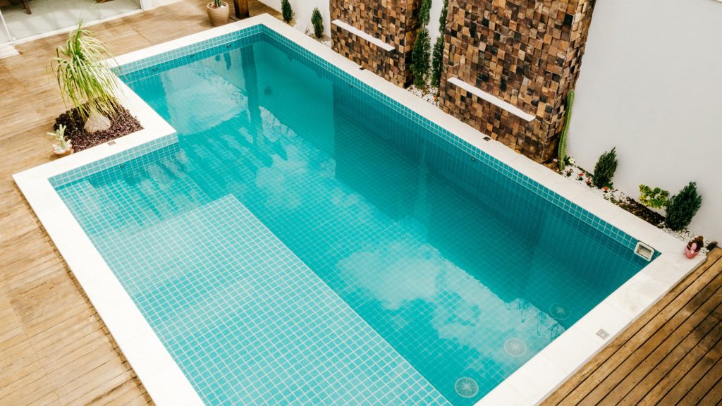 Réinventez votre piscine avec une magnifique margelle !