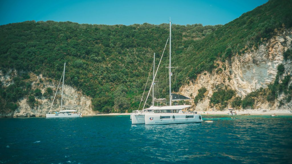 Prenez le large en toute élégance : à bord d'un catamaran en Polynésie Française !