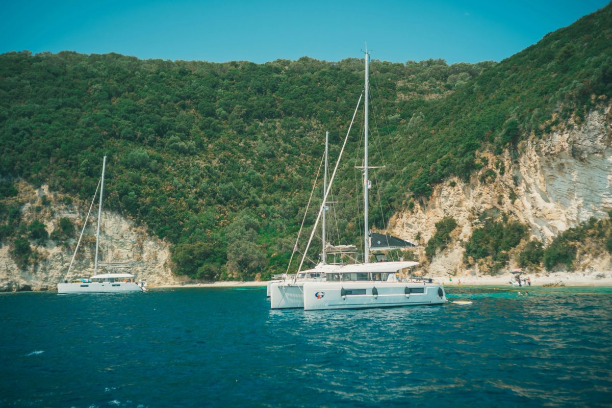 Prenez le large en toute élégance : à bord d'un catamaran en Polynésie Française !