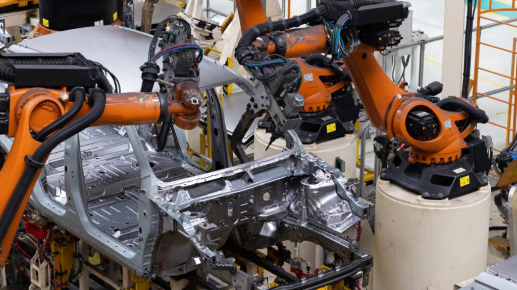 Tout savoir sur la robotique industrielle : fonctionnement, avantages et applications