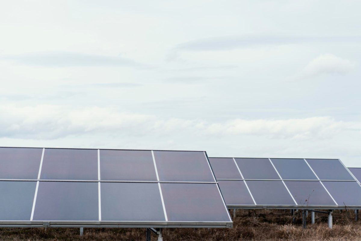 Montage de panneaux solaires et orientation : optimiser le rendement