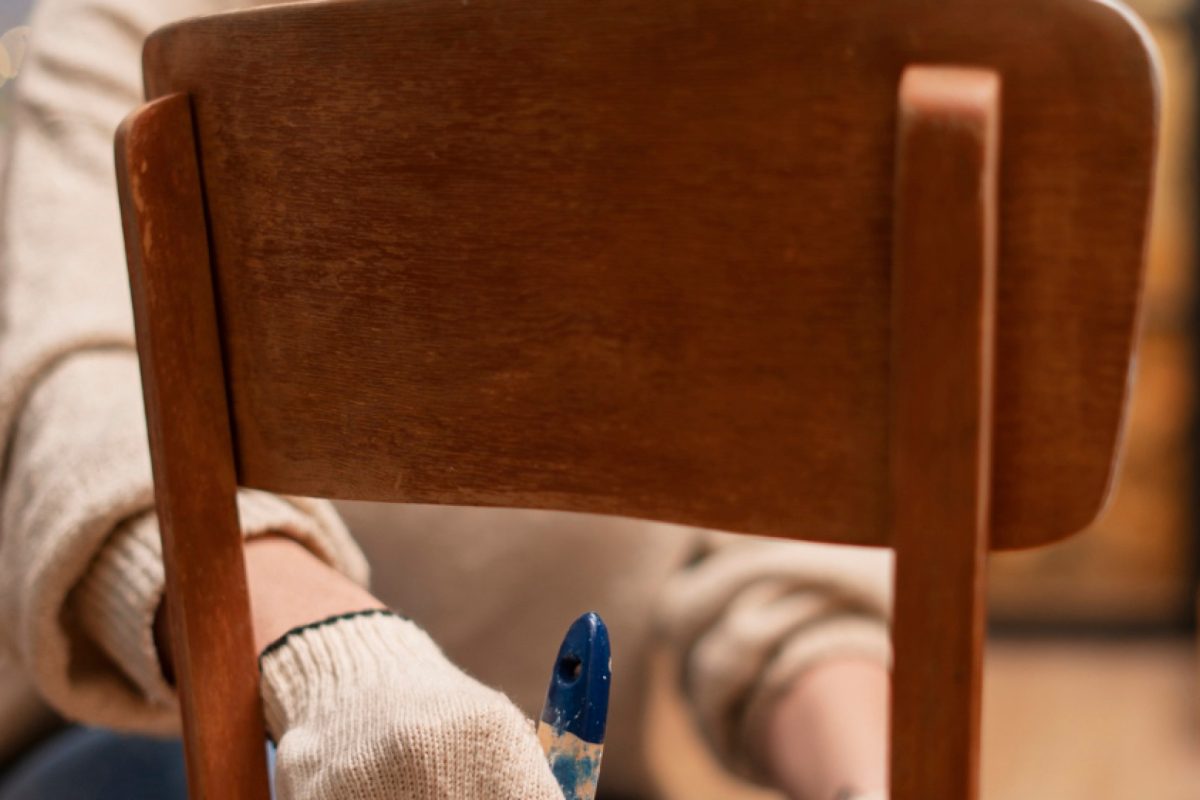 Idées créatives pour un relooking de meubles de salon avec peinture mélangée