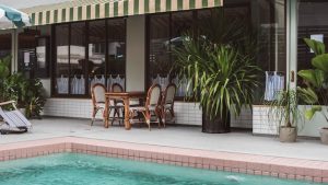 Stores et volets sur mesure : pourquoi est-il essentiel de se tourner vers un pro ?