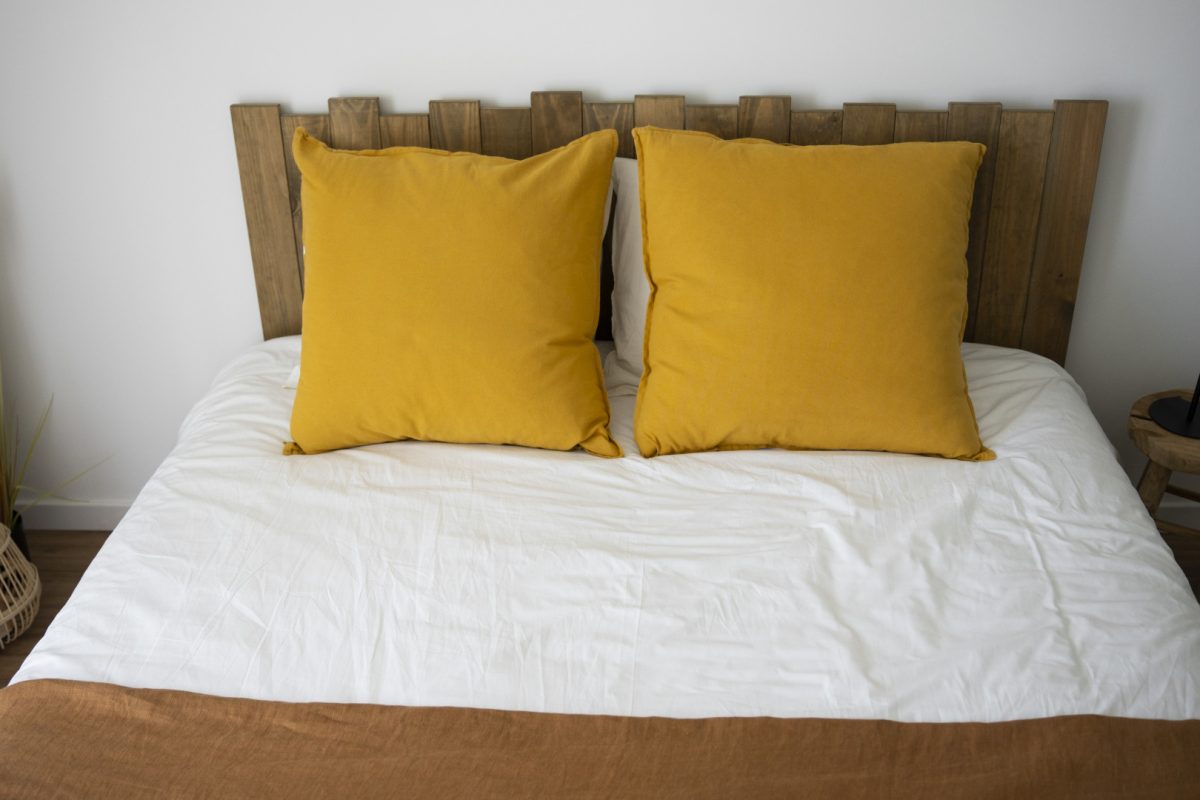 Tête de lit 160 : quel style choisir pour sublimer votre chambre ?